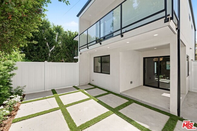 Building Photo - 5843 Whitworth Dr