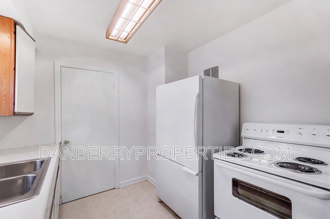 Building Photo - 1132 Brookley Blvd