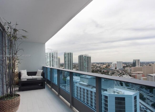 Building Photo - 200 Biscayne Blvd Way