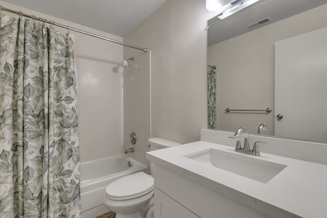Building Photo - 3 Bedroom East Hill Home - $3,000/month