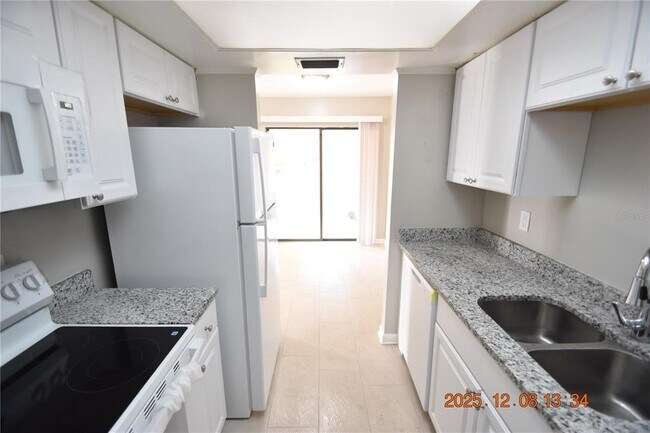 Building Photo - 705 2nd Ave NW