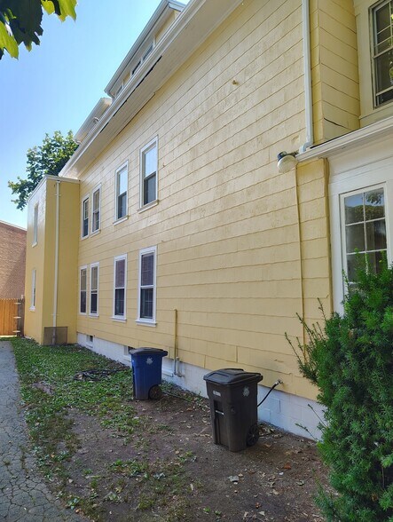 Building Photo - 9 University Pl