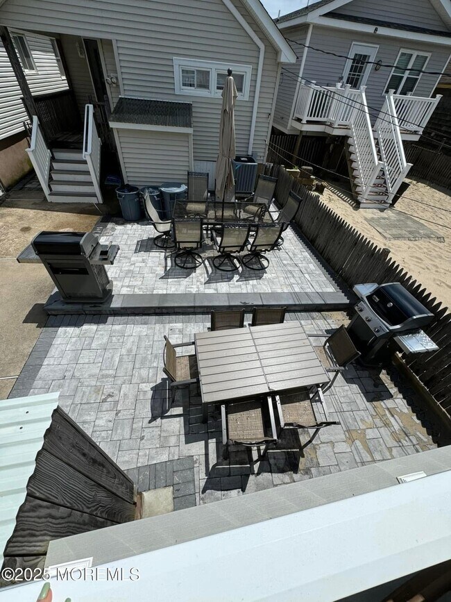 Building Photo - 116 1st Ave