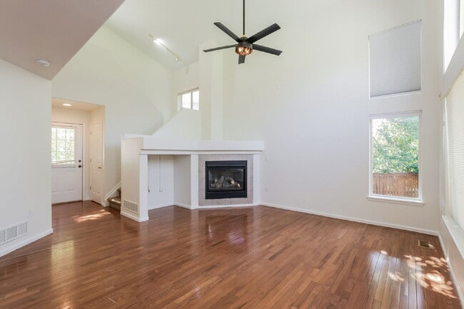 Building Photo - 4240 E Brookwood Pl