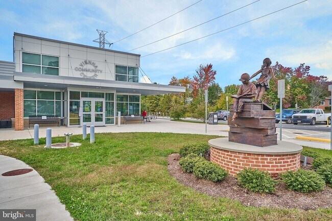 Building Photo - 8332 Hilltop Ave