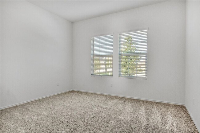 Building Photo - 816 Mallow Rd