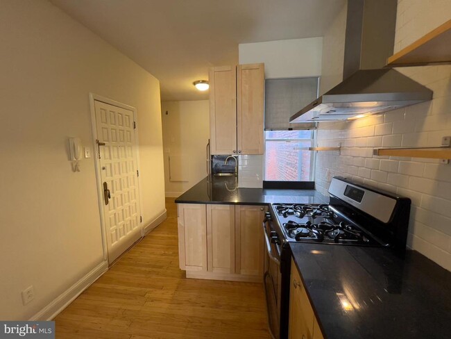 Building Photo - 2038 Locust St