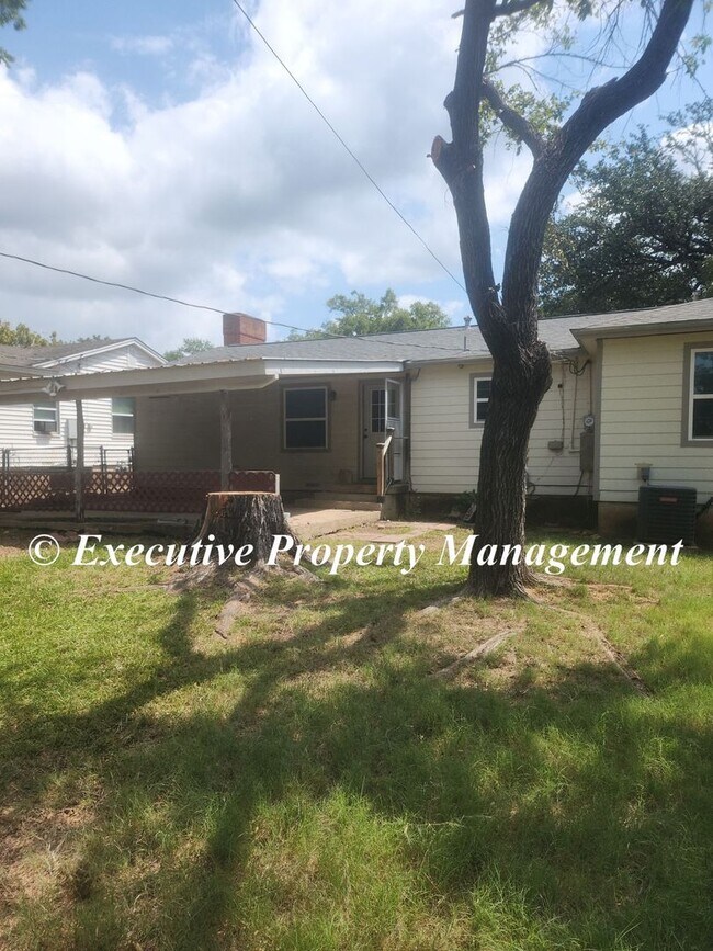 Building Photo - 107 N 28th St