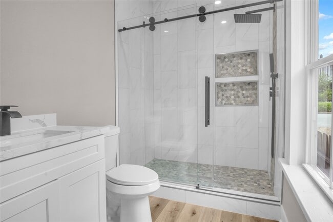 Building Photo - 614 11th St