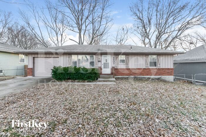 Primary Photo - 8607 Elm Ave