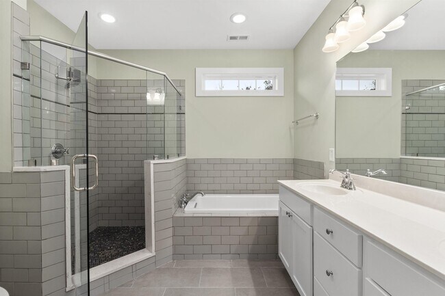 Master Bathroom - 308 Duke St