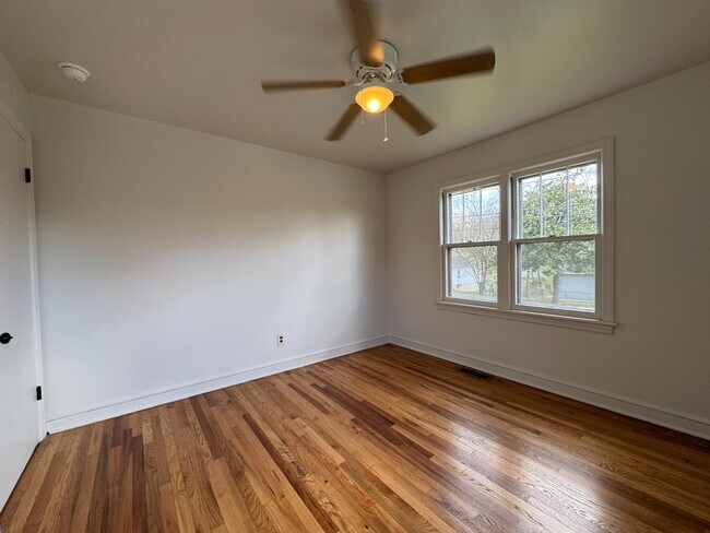 Building Photo - 404 Grubert Ave