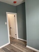 Building Photo - 427 S 55th St