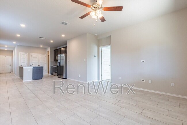 Building Photo - 10110 Jardin Verde