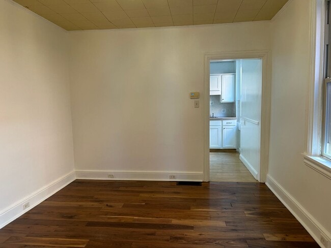 Building Photo - Beautiful 3 Bedroom, 1.5 Bath *2 Car Detac...