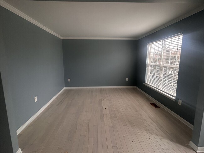 Building Photo - 6 Mintwood Dr