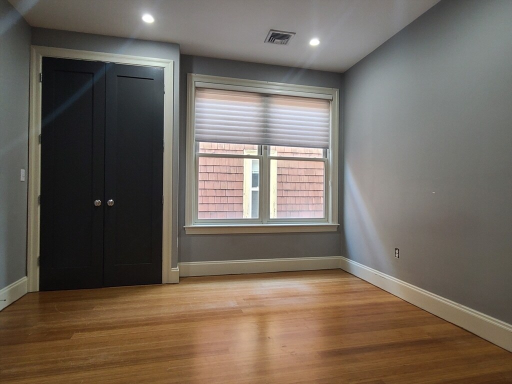 Building Photo - 354 Dorchester St