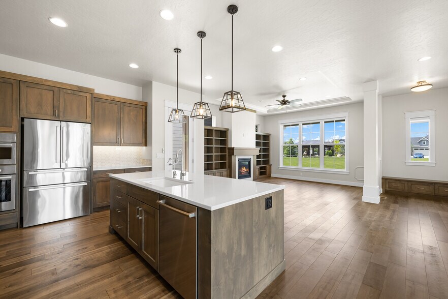 Building Photo - 6230 N Bolsena Ln