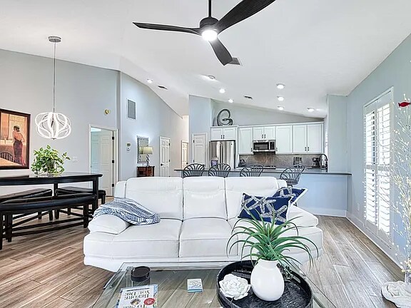 Building Photo - Glendale