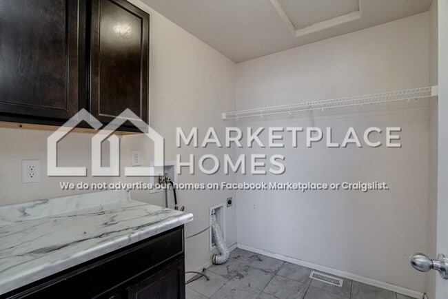 Building Photo - 9799 Desert Lily Cir