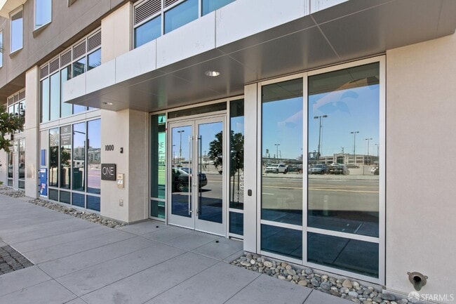 Building Photo - 1000 3rd St