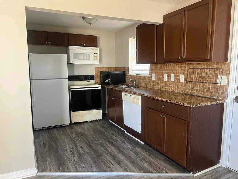 Building Photo - 706 Mitchell Dr