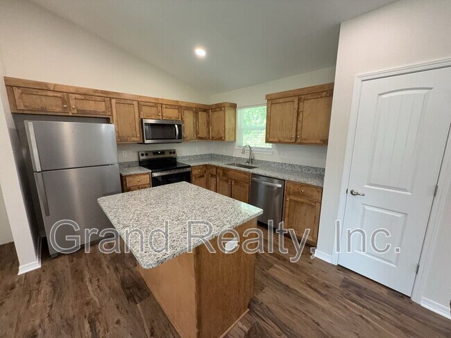 Building Photo - 4208 Eleanor St