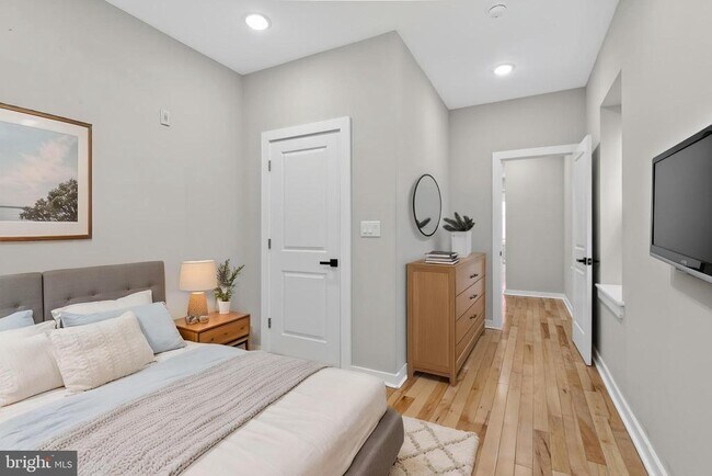 Building Photo - 2234 Master St