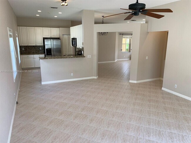 Building Photo - 686 Maplewood Ct