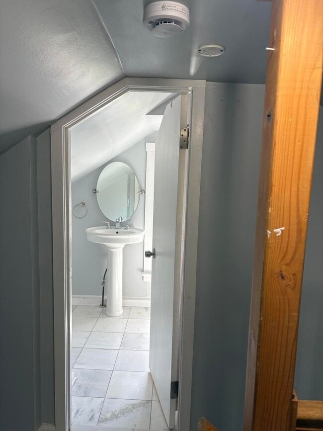 Building Photo - 23 Bowers Ave