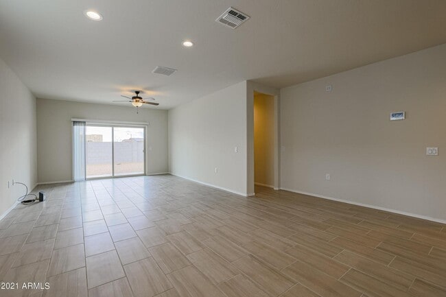 Building Photo - 30861 W Columbus Ave