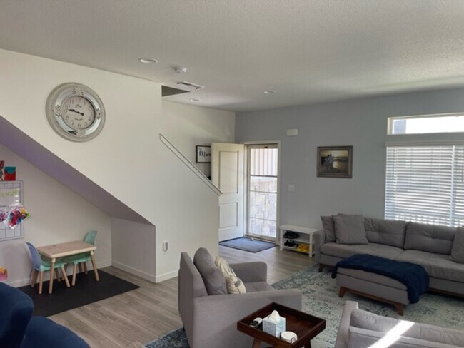 Building Photo - Newer townhome in beautiful Banning Lewis Ranch neighborhood