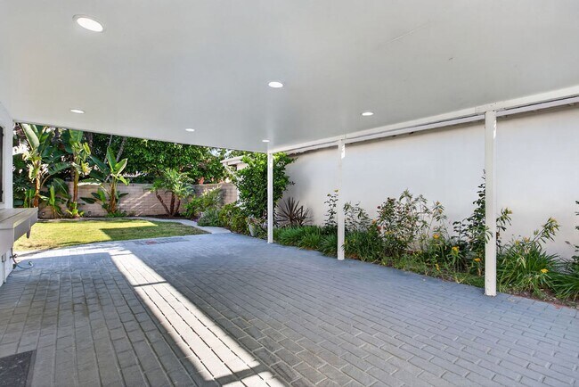 Building Photo - Sought After Wimbledon Village Home