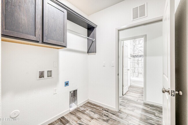 Building Photo - 6557 Toivoa Pl