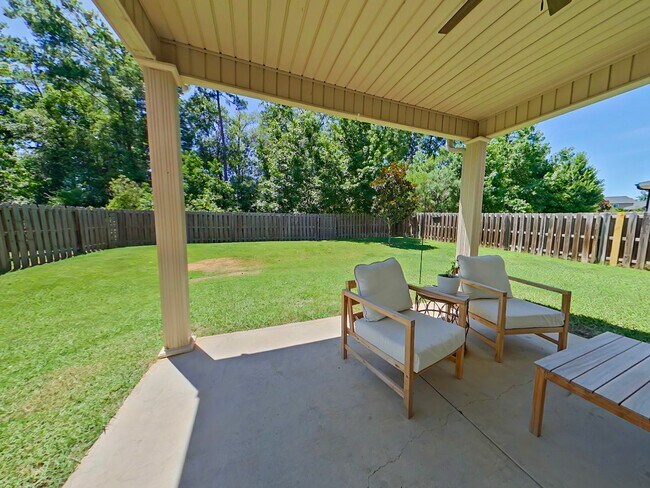 Building Photo - Beautiful 4 Bedroom home in Canterbury Farms!