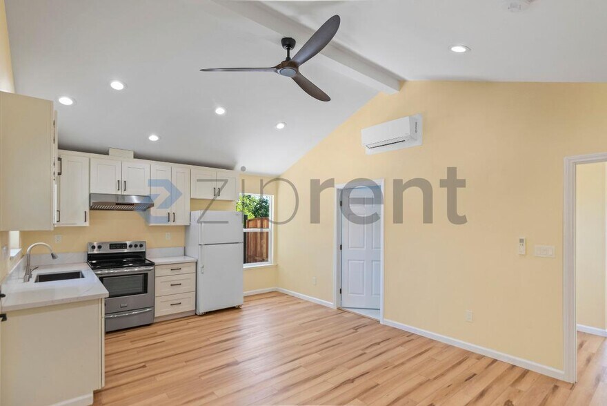 Building Photo - 732 W Edmundson Ave