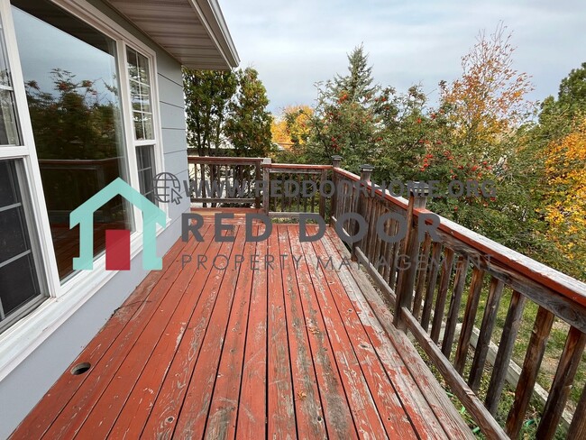 Building Photo - 4 bed / 2 bath Home with Tesla charging station