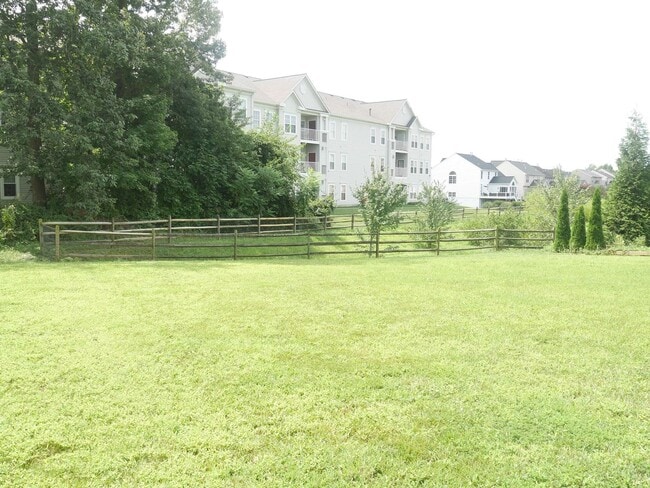 Building Photo - Elegant 4-Bedroom Single-Family Home with ...
