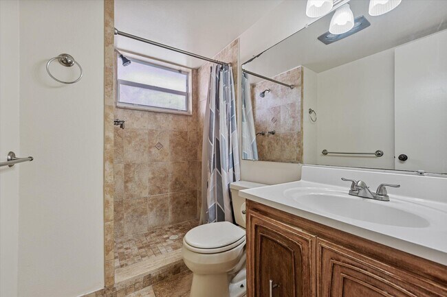 Building Photo - 719 Lori Dr