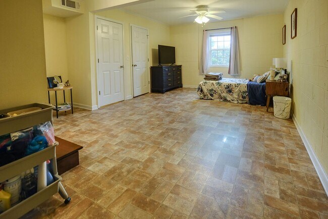 Building Photo - 15 White Street Extension