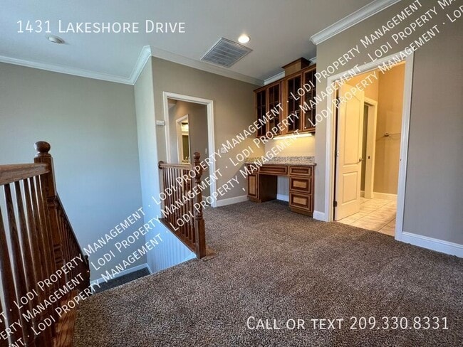 Building Photo - 1431 Lakeshore Dr