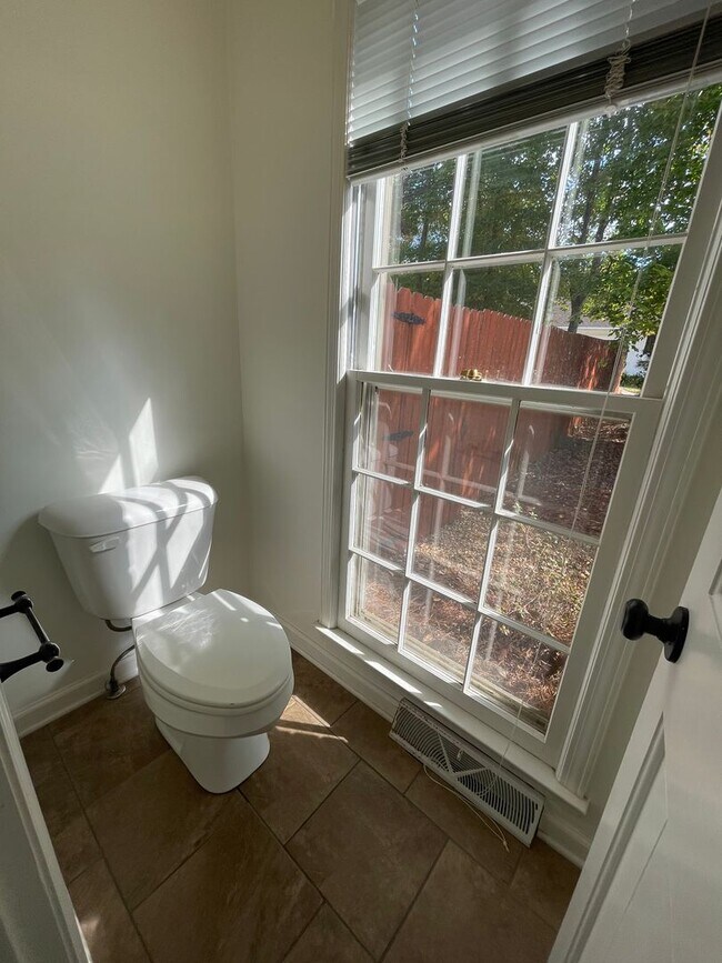 Building Photo - Large 4/4 House in Maplewood $2,650