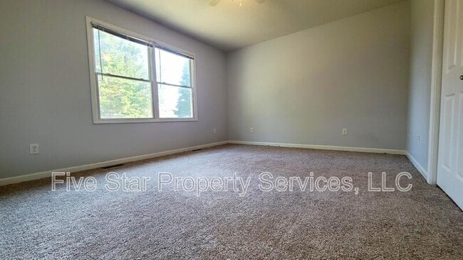 Building Photo - 1406 School House Ln