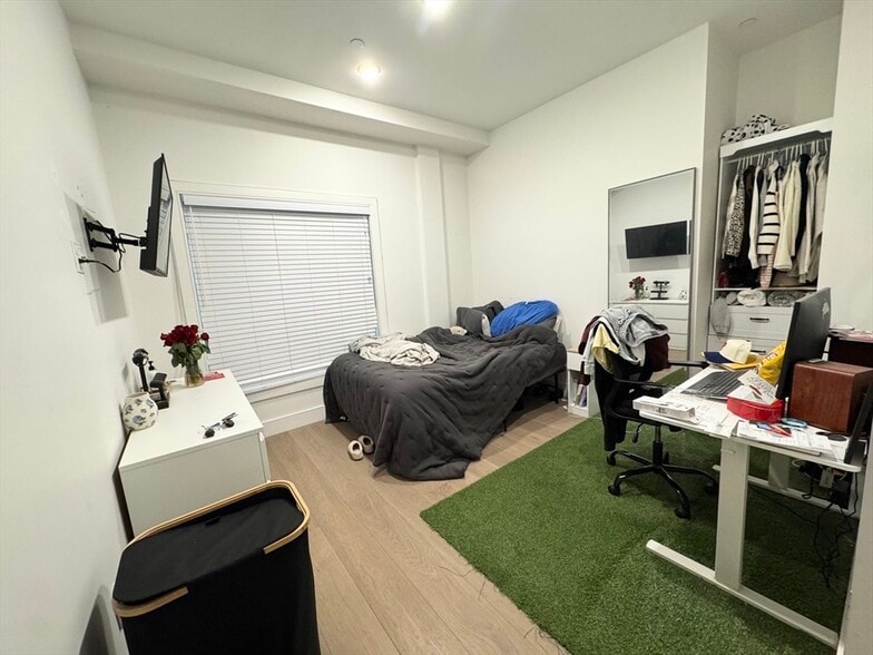 Building Photo - 33 Ward St