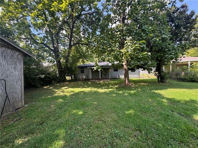 Building Photo - 1420 S W Ave