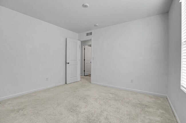 Building Photo - $3,050.00, 4-bed, 3.5-bath, located in Aurora with beautiful finishes.