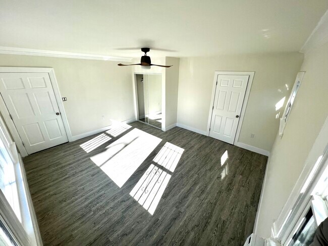 2nd bedroom - 855 W 43rd Pl