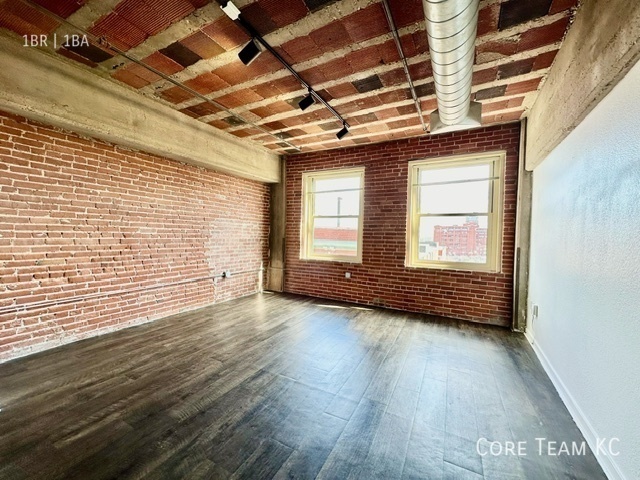 Building Photo - 204 Walnut St