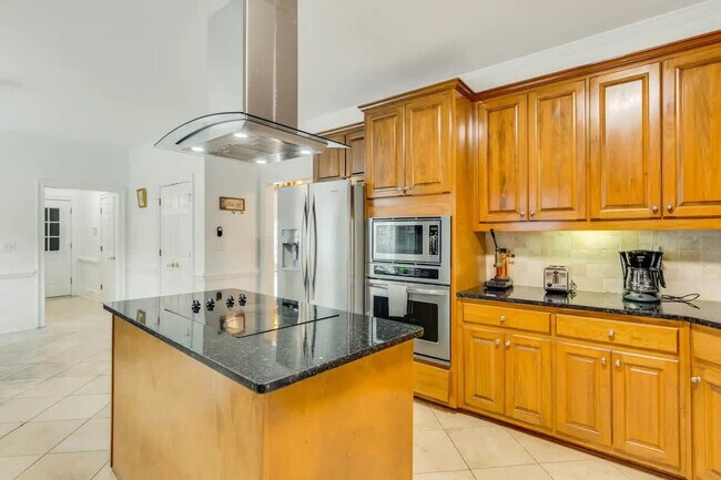 Building Photo - 1408 Aramore Dr SE