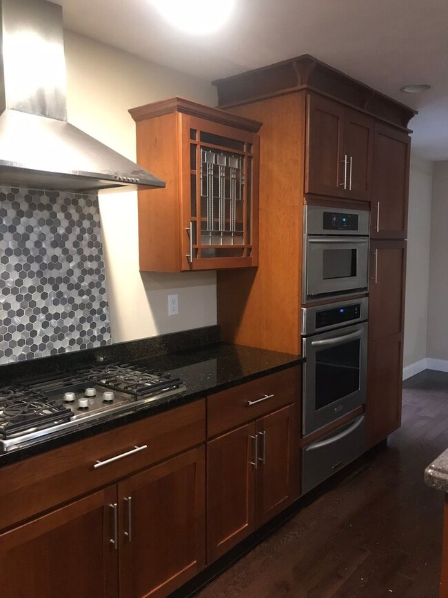 Building Photo - Absolutely Stunning Single Family in Bloomfield!